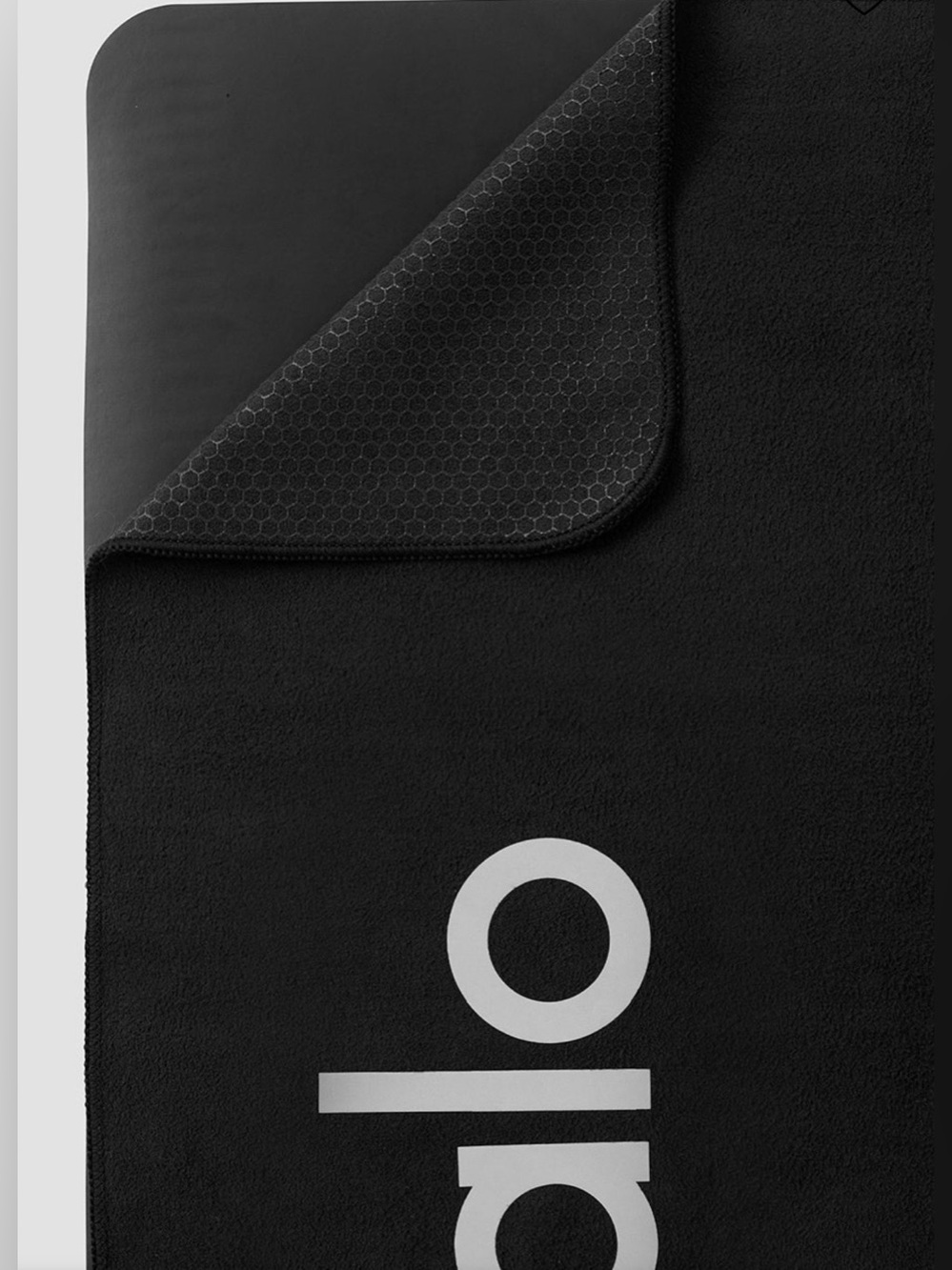 ALO Grounded No-Slip Mat Towel in Black - Picture 2 of 5